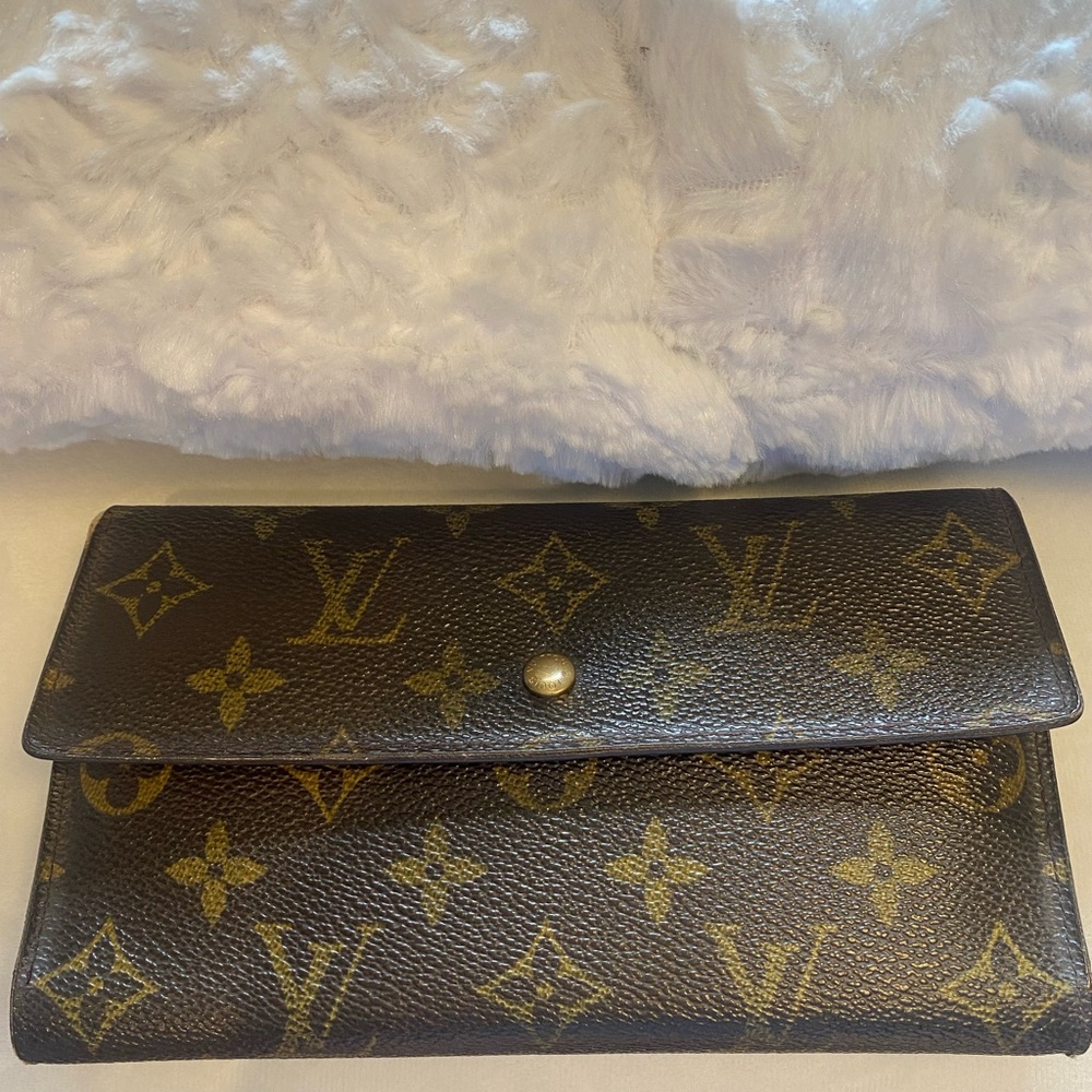 Authentic Louis Vuitton monogram long wallet